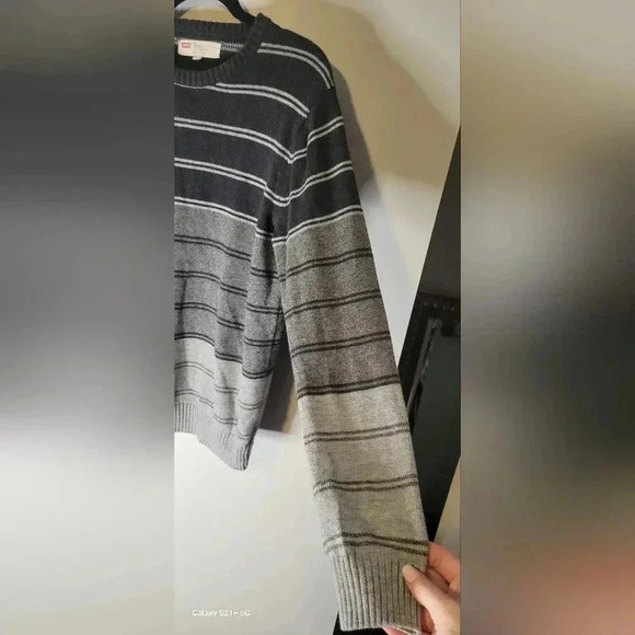 Levi's Standard fit striped sweater, crew neck, Gray, men's size medium - Picture 6 of 9